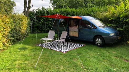 2p Peugeot campervan uit 1998