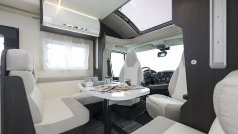 Kronos 284TL – Autocaravana en Alicante/ Torrevieja desde 100€/noche — ¡Vuela y conduce!
