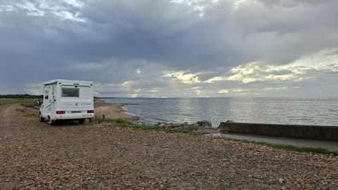 The Sunset Chaser – 2 berth Peugeot Autosleeper