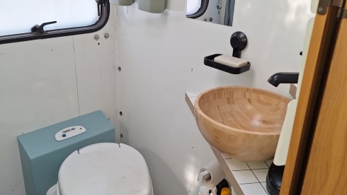 Familie camper met 6 gordels en 8 slaapplaatsen incl inventaris 