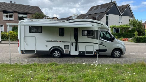 Fully and very luxuriously equipped 2 persons (max 3) Adria Matrix Suprème