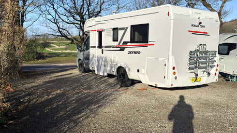 Charlie – HIGH SPEC - 5 berth Roller Team Motorhome - Free Wifi & Insurance - 2024