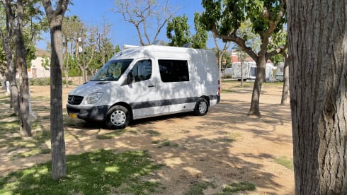 Reachervan – Two-person Mercedes-Benz Sprinter