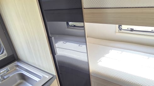 Lottie – 7 berth Sun Living a70dk AUTOMATIC 2021 7 belts