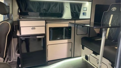 Luxuriöser Toyota Alphard Campervan