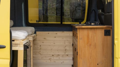 Ivan – 3-sitziger Mercedes-Benz Bus aus dem Jahr 2011