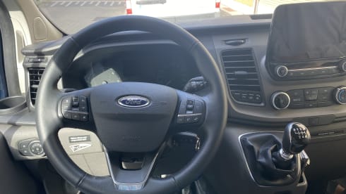 Dwight Schrute – À l'aventure avec un nouveau Ford Nugget Plus !