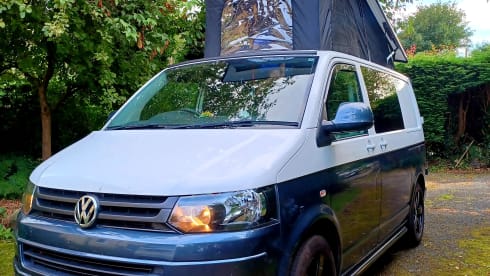 Vana the van – Volkswagen Bus mit 4 Schlafplätzen aus dem Jahr 2015, perfekt, um das schöne Nordwales zu erkunden