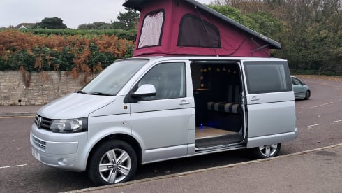 Campie – Volkswagen 'Poptop'  T5 Transporter Camper-van 