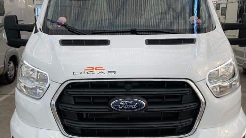 Chihuahua on the road – 2p Benimar semi-integrated from 2022