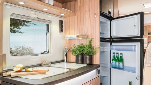 Enjoy Hymer Camper (2018) – 2p Hymer semi-integrated from 2018