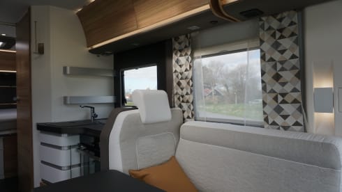 4p Adria Sonic plus 700 from 2023