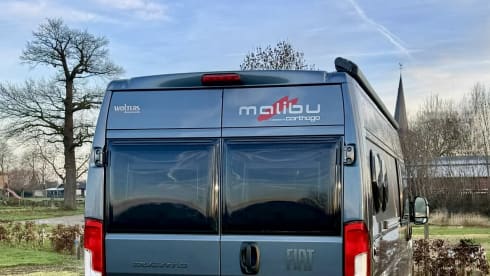 2025 2p Malibu Van Charming GT Skyview