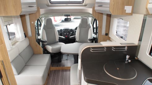 Luxury 4 berth Roller Team T-Line 785