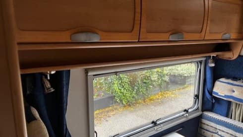 Beautiful spacious 6 person Mclouis family camper (2006)