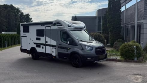 WillyBro – Cavernous motorhome for couples. Luxury living for adventure's 
