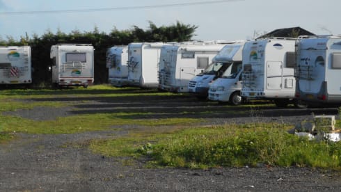 EASY 8 MOTORHOME HIRE JUST TURN UP AND GO