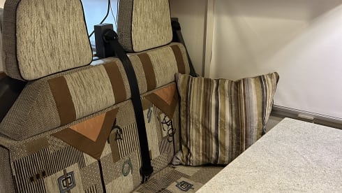 BeeHappy Motorhome Hire 🐝 – Beautiful 4 berth motorhome perfect for a couple or small family. 