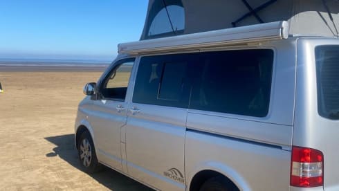 Vino – 4 berth Volkswagen T5 Hillside Camper conversion 2015