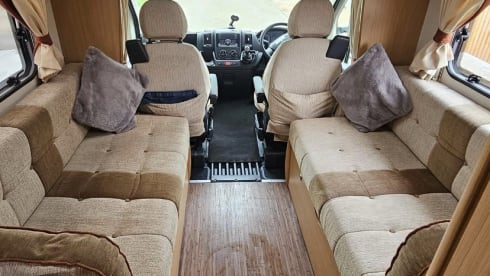 Elsie – Luxury motorhome includes insurance and breakdown 