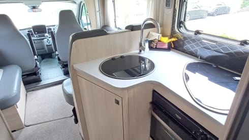 Orion – Autotrail semi-intégré de 4 places à partir de 2023