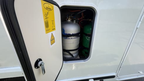 Full option 5 person Benimar automatic