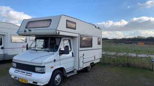 HeSa – Vintage Peugeot Alcove from 1993