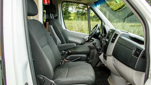 Very complete MB Sprinter 2p off-grid 