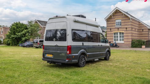 4-person VW GRAND CALIFORNIA automatic WITH AIR CONDITIONING, shower and toilet 