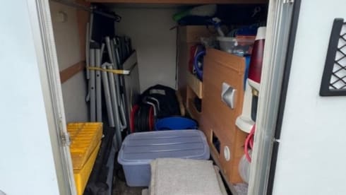 Roadrunner – Beautiful and very well maintained motorhome with lots of space