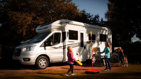 Rose – Rose - Luxury 4 Berth, Automatic Motorhome 