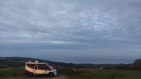 CAMPERO – Luxury 2022 4-Berth Chausson X550 for Your Next Adventure