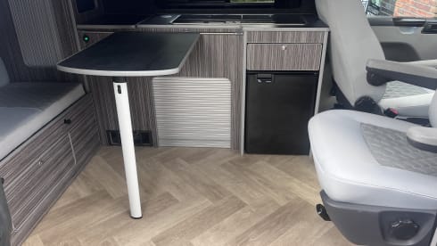 “Pomme” – 4p Volkswagen bus from 2023