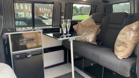 VW T5 campervan 4 berth/6 seats