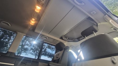 United – 4p Volkswagen campervan uit 2008