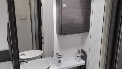 Spacious 5-person mobile home Benimar Mileo 263, from 2021