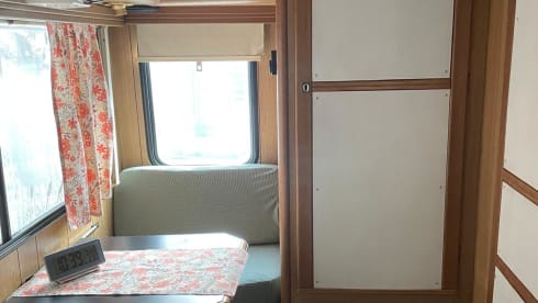 Vintage BETSY – 5p Peugeot alcove from 1991