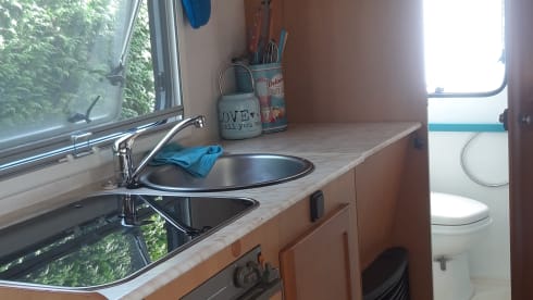 BlueRide – Complete Fiat Ducato family camper bunk stove / hot water water
