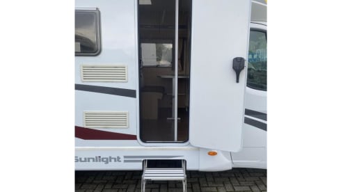 2p Sunlight semi-integrated uit 2012