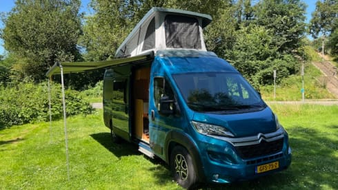 Lovely Hymer bus camper (with lifting roof?!)