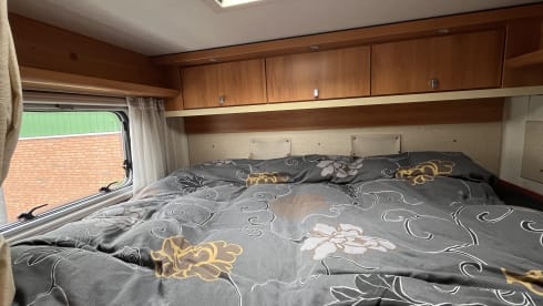 Hymer B-514 integral
