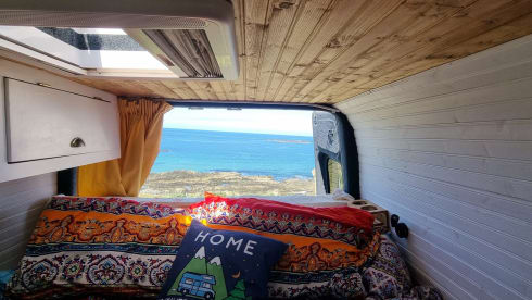 Gwen SteVANi β 2 Berth 2014 VW Crafter