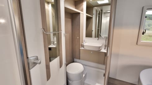 Trudy – Brand new 4-person Carado T449 with queen-size bed from 2025