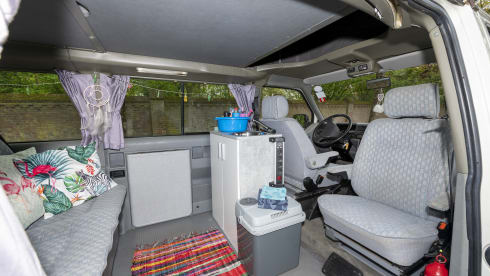 Tropical - Cozy and robust VW T4 multivan with sleeping roof