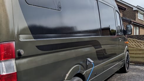 Luxury adventurer with large garage. – Mercedes Sprinter Campervan - Shower - Huge Garage - Off Grid