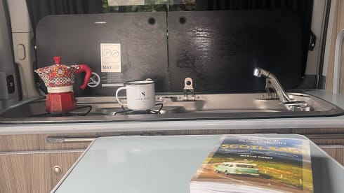 Rainbow Magnus – 4 berth Mercedes-Benz campervan from 2009