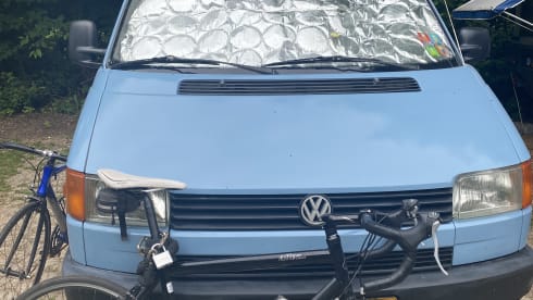 🌞🚐 On the road with a 4p Volkswagen T4