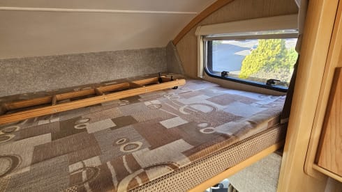 ELMA – 4 berth Motorhome close to Manchester Airport 