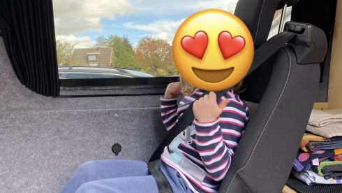 Pamela – Off grid 4 berth Mercedes Sprinter