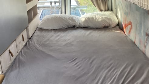 2p Off Grid Master campervan 2009